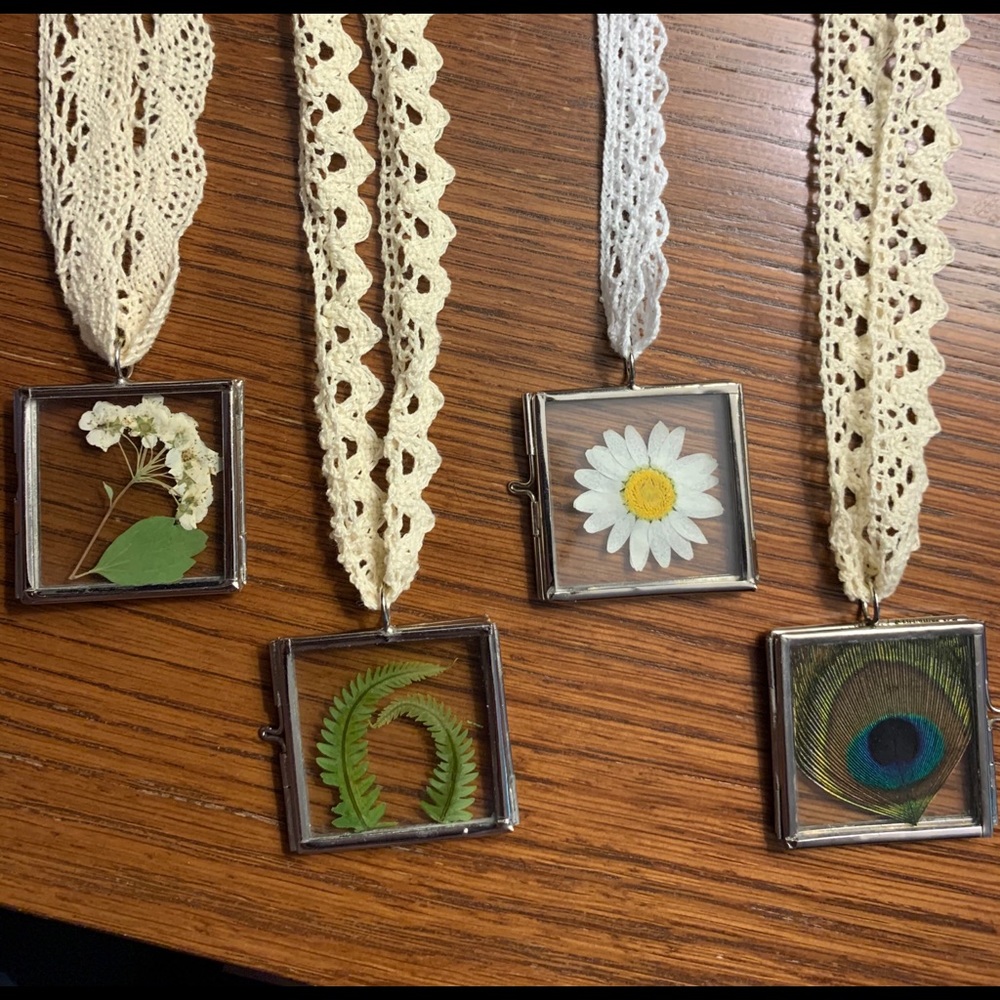 BOTANICAL GLASS PENDANT
